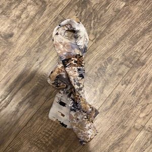 Echo women’s scarf